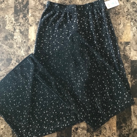 Denim - NWT Black Complex Palazzo Pants Size Medium